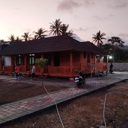 Mandalika Queen Hostel Kuta  Exterior photo