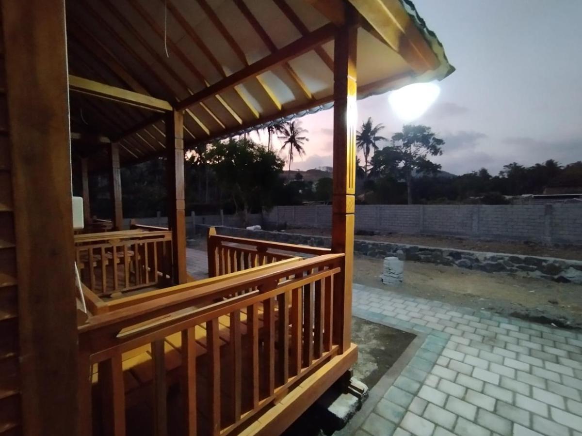 Mandalika Queen Hostel Kuta  Exterior photo